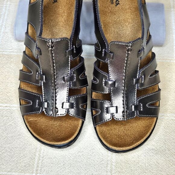 Clarks Lexi Marigold Bendables Metallic Pewter Adjustable Buckle Leather Sandals - Picture 10 of 10